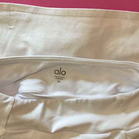 ALO Yoga Women's White Mini Skirt - Picture 3 of 3